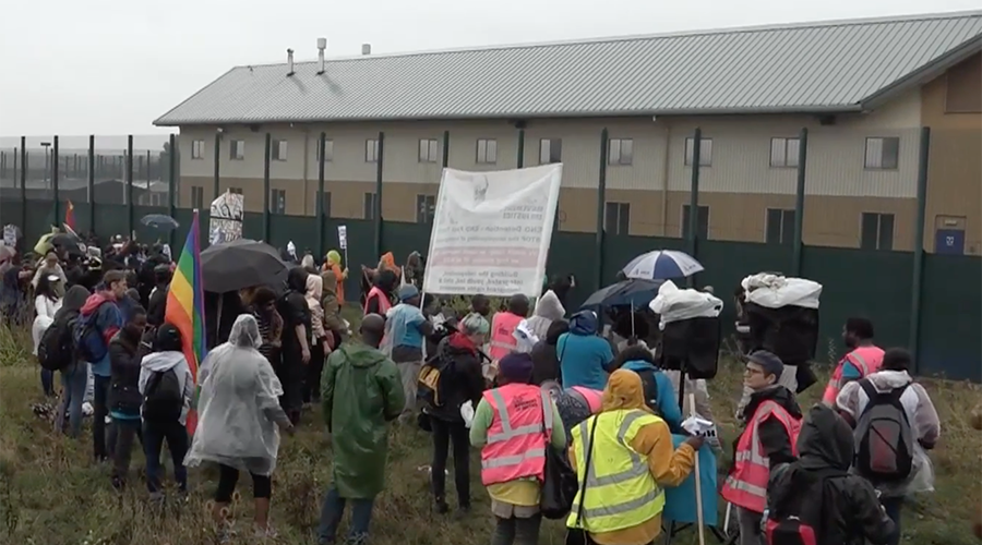 ‘Shut down Yarl’s Wood!’ Protesters ‘kick down walls’ of detention center for deportees
