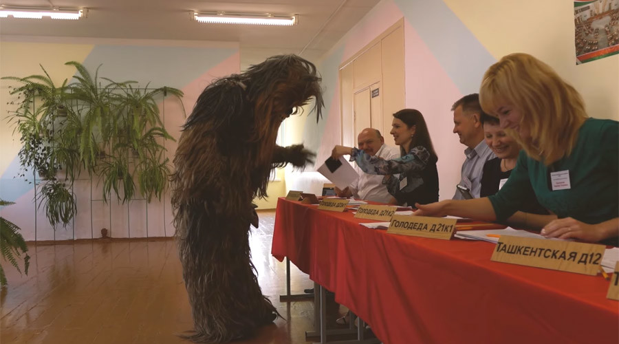 Voting Vader: Chewbacca, Pink Panther cast ballots in Belarus election (VIDEO)