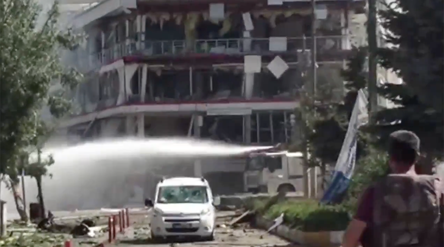Around 50 injured as car bomb rocks southeastern Turkish city (PHOTOS, VIDEO)