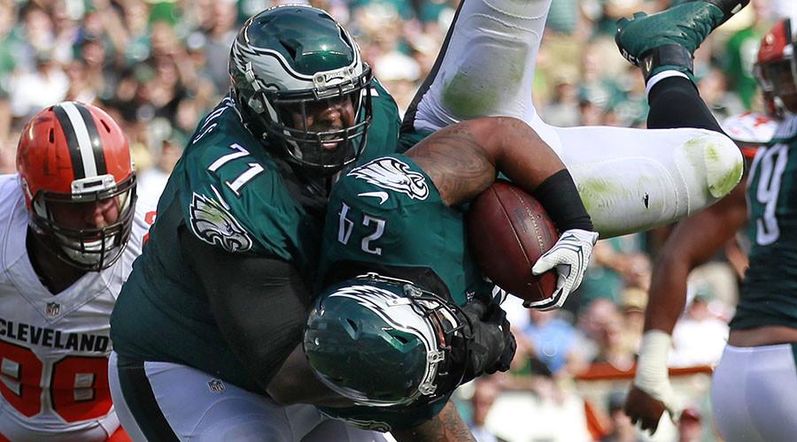 NFL star Peters casually catches 220lb teammate in mid-air (VIDEO)
