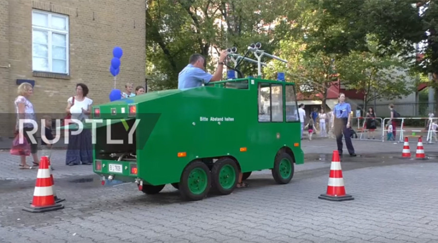 Kids invited to use toy water cannon ‘to feel like real policemen’ at Berlin festival