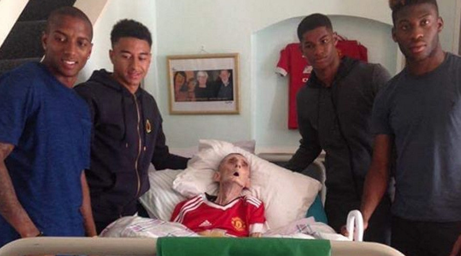 Grandfather dies 45mins after Manchester United stars visit him on deathbed