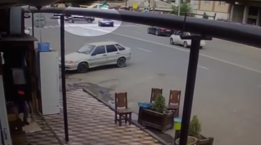 CCTV captures moment UFC star Khabib Nurmagomedov’s sports car crashes in Dagestan (VIDEO)
