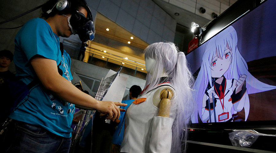 Gamers banned from groping VR women at gaming exhibit (PHOTOS)