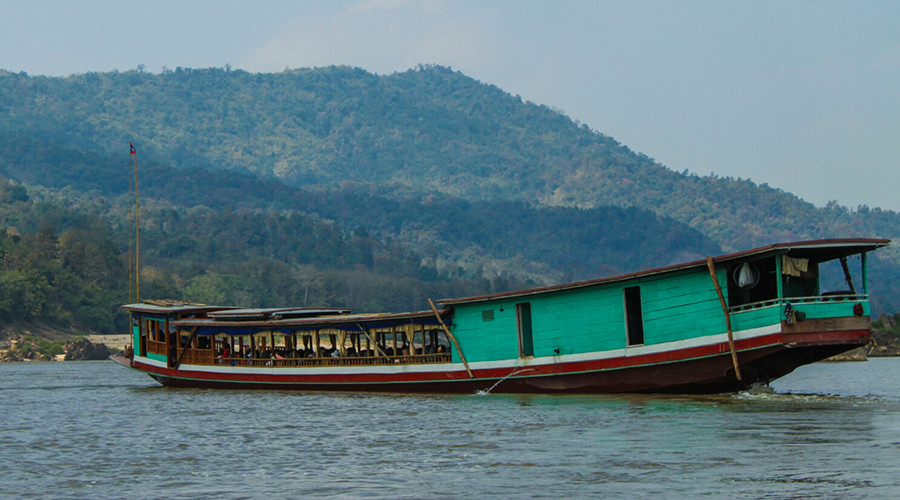 At least 12 dead as Thai boat capsizes, dozens missing (VIDEO)