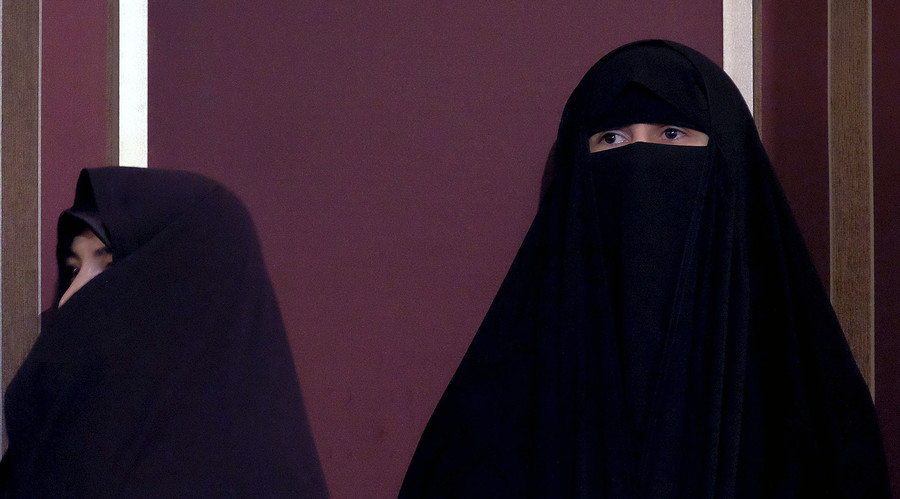Quarter of French Muslims favor ultra-conservative form of Islam