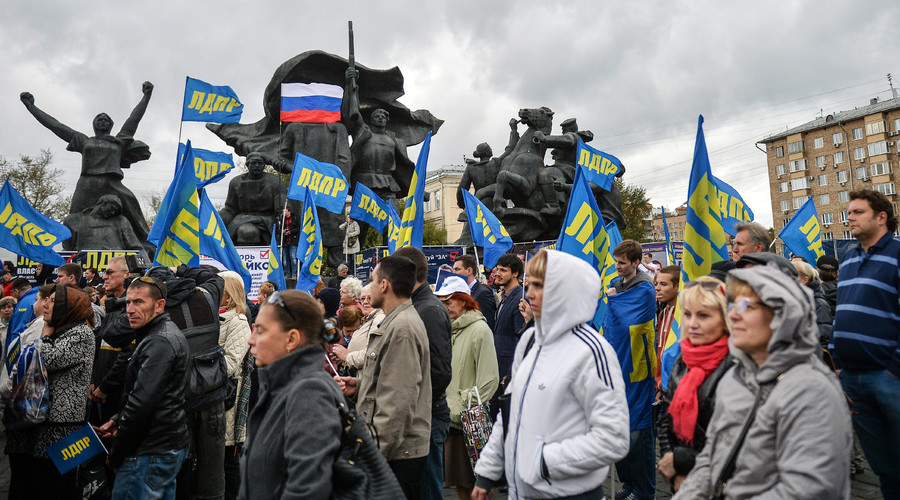 Leftist leader labels latest Russian poll a step towards 2-party system