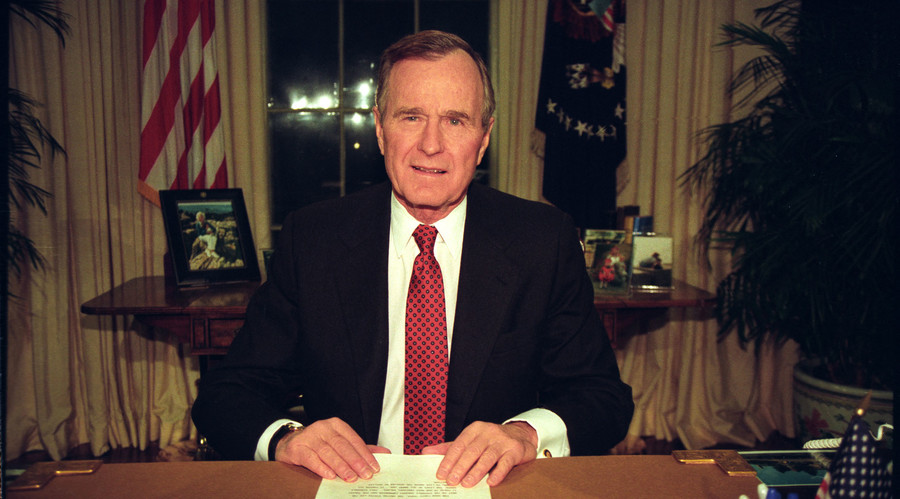 George Bush Snr ‘voting for Hillary’, claims JFK's niece