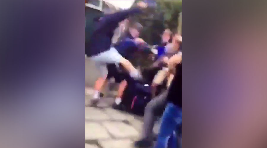 Police break up mass children’s brawl in southeast London (VIDEO)