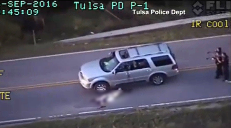 ‘People still don't get why Kaepernick’s kneeling?’: Twitter blasts #TerenceCrutcher killing