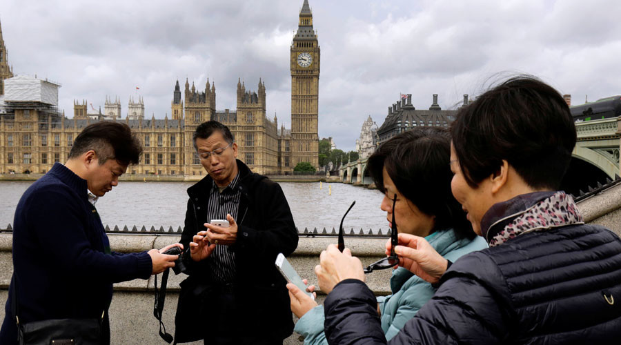 Tourists from China biggest spenders overseas in 2015