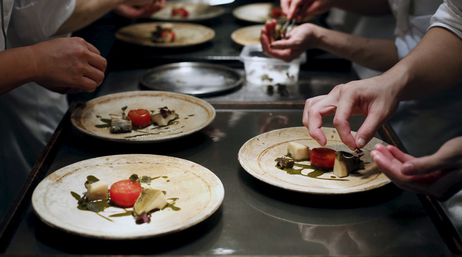 ‘A danger for dinner plates’: Top French chefs condemn $66bn merger of Bayer & Monsanto