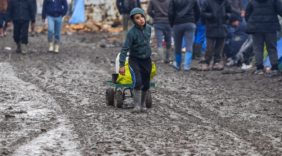 Child refugees in Calais ‘Jungle’ are ‘giving up’ on reaching Britain