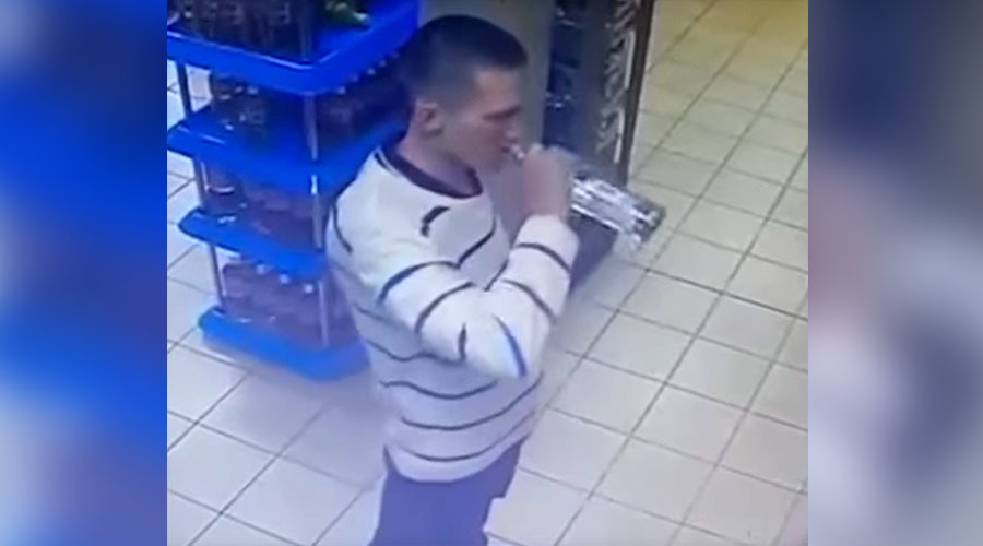 Russian man’s stomach-churning vodka theft caught on CCTV (VIDEO)