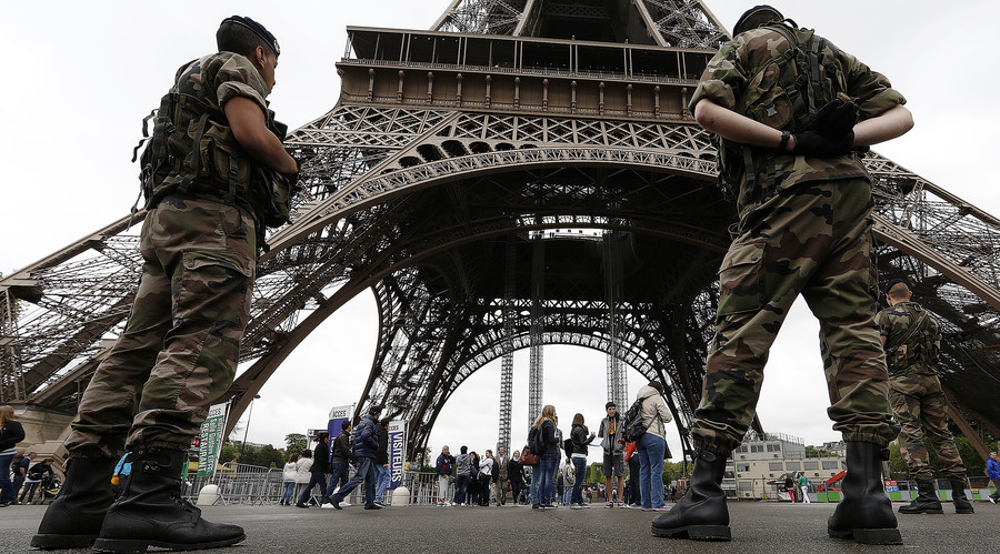 Austrian family ‘treated like terrorists’ at Eiffel Tower because of child’s insulin pump