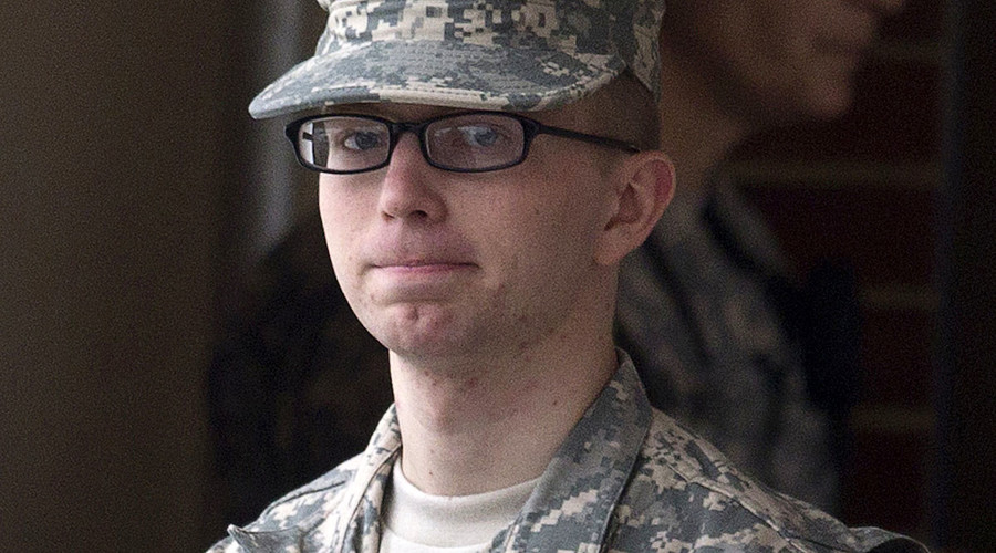 Military disciplinary board punishes Manning with 2 weeks' solitary
