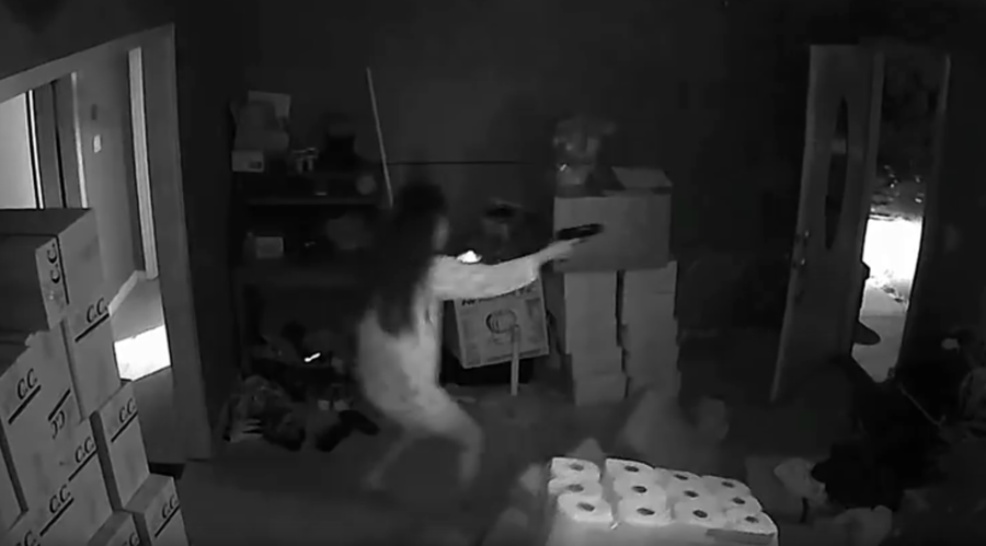 Burglary gone wrong: Woman takes on 3 armed robbers, shoots 1 dead (VIDEO)