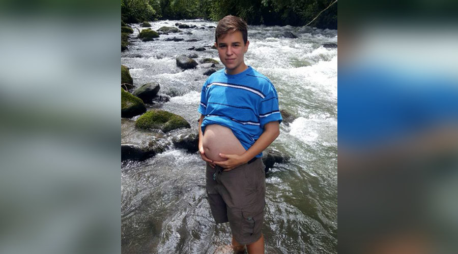 Transgender couple becomes world’s first to give birth (PHOTOS)