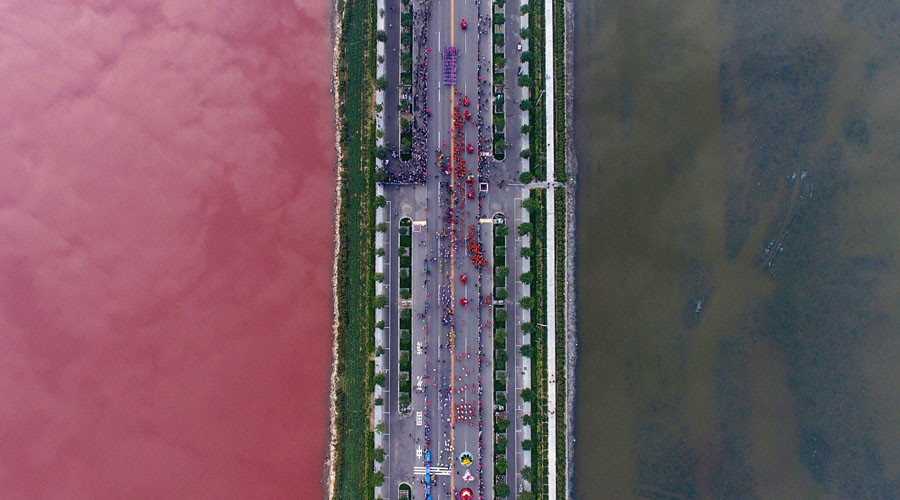 ‘China’s Dead Sea’ turns blood red (PHOTOS,VIDEO)