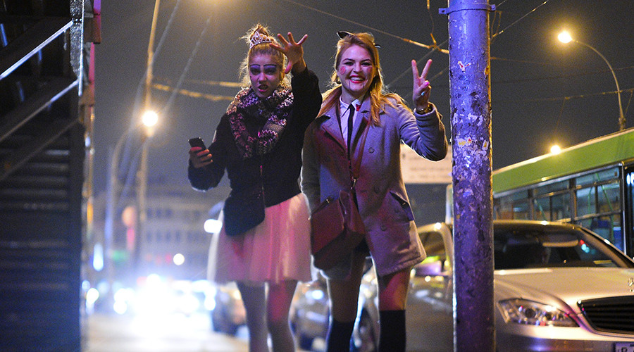 Having an ‘ugly friend’ makes you more attractive, study claims