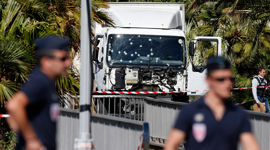 Police didn't stop truck in Nice horror, attacker drove on for 4 mins – French media