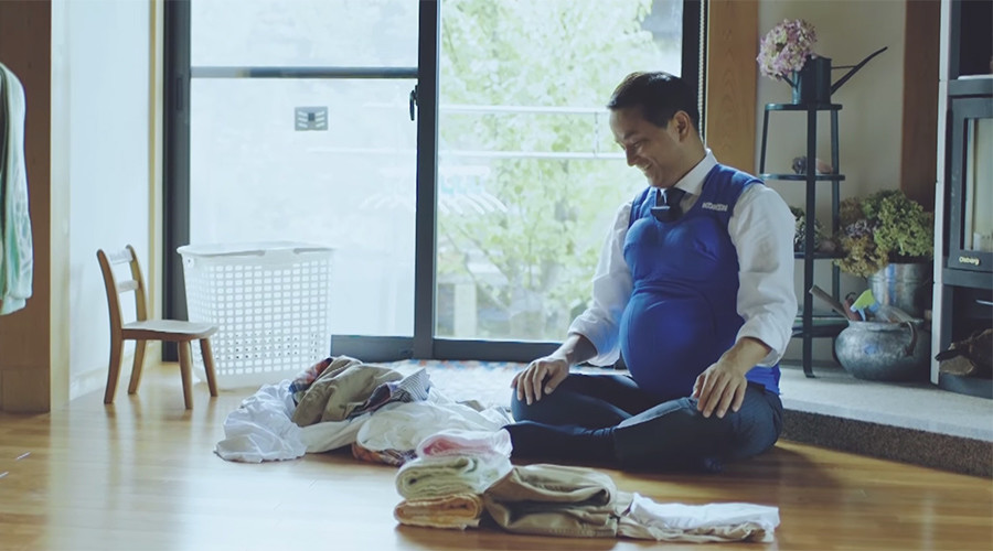3 Japanese governors don ‘pregnancy’ vests urging men to help at home (VIDEO)