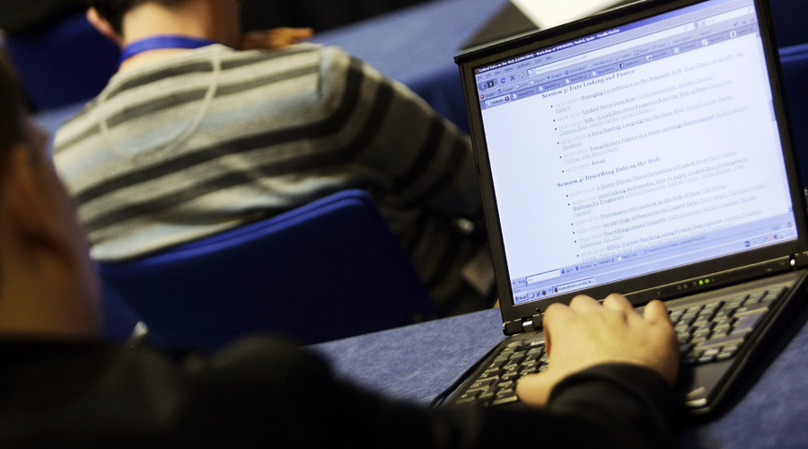 Internet giveaway day? US gov’t relinquishes control of web’s ‘address book’