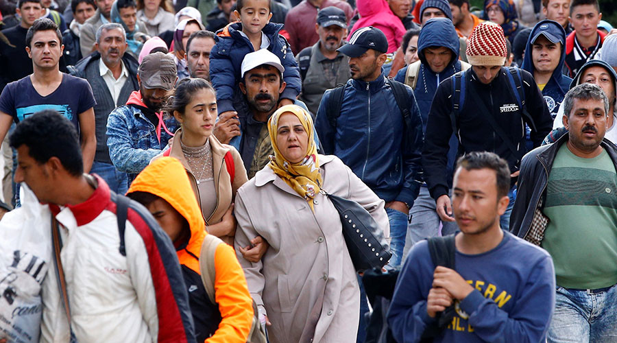 Hungarian PM pledges constitution changes despite invalid refugee quota referendum
