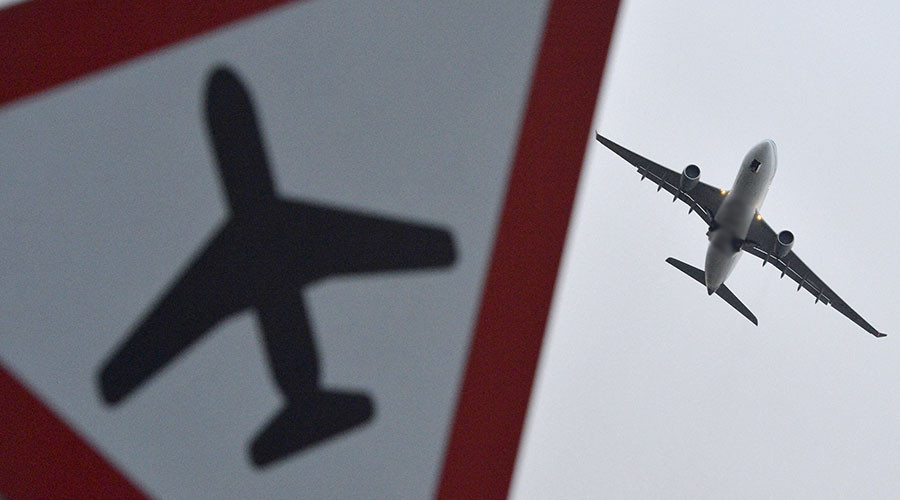 Spine-chilling image that won't help your fear of flying (PHOTO)