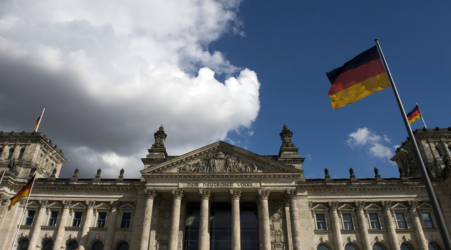 Deutsche Bank stock claws back losses on possible help from Berlin