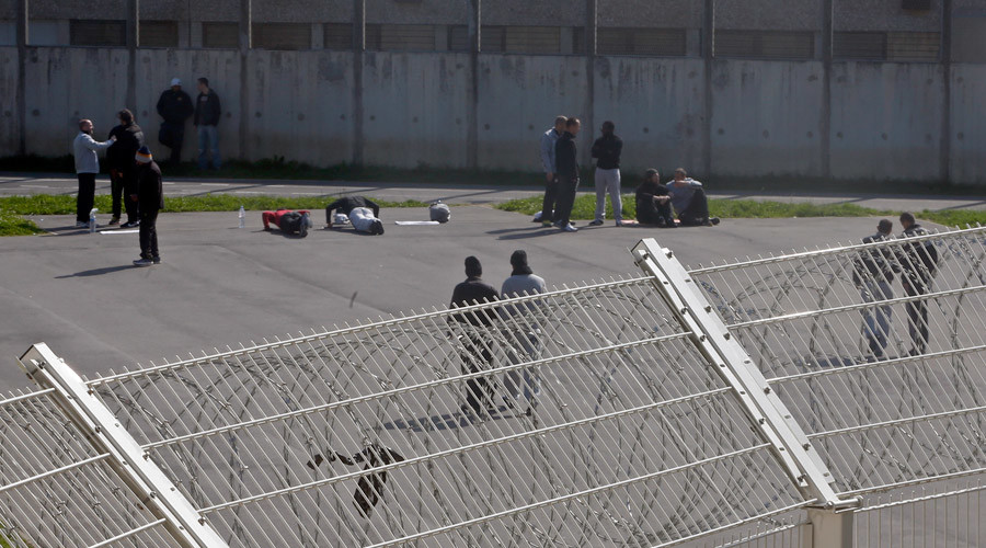 1,300 French prisoners radicalized in jail – justice minister