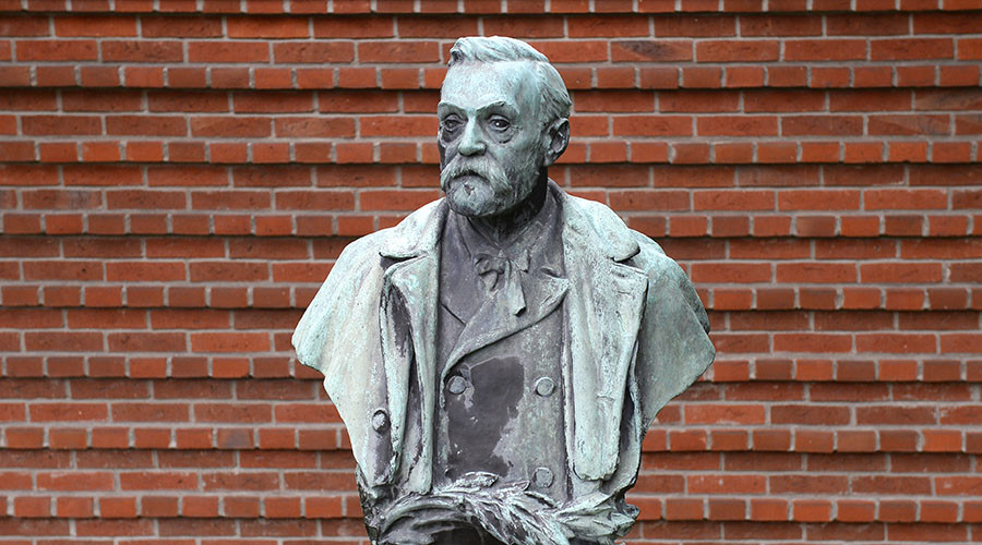 Economists share Nobel Prize for contract theory