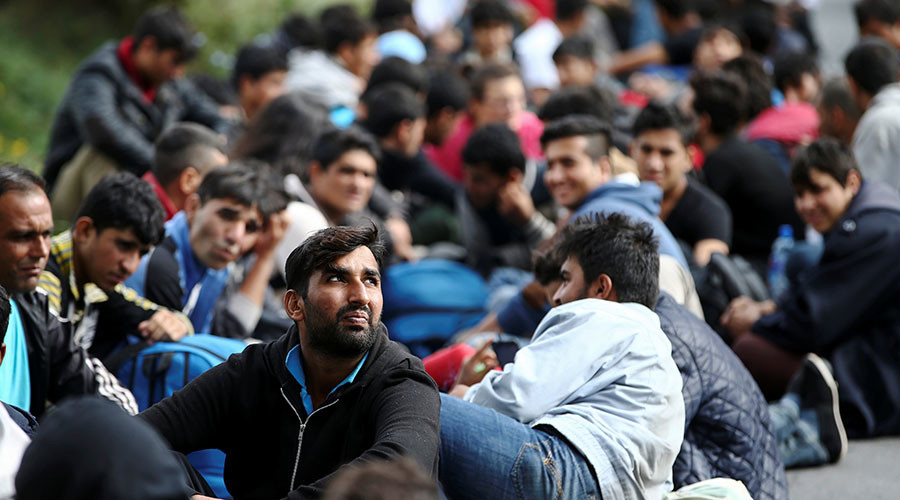 ‘As long as we wage wars, refugees will come’ – German politician to RT