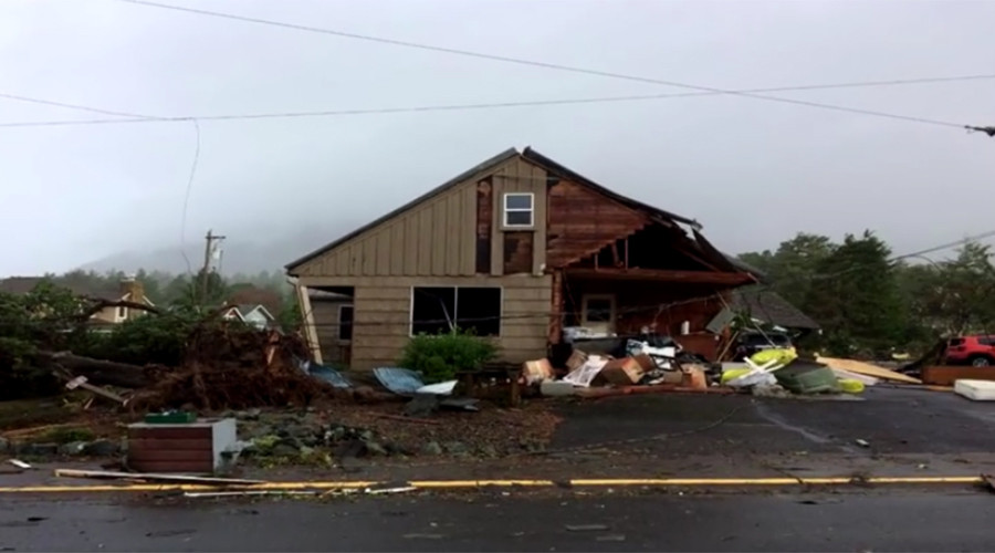 Double tornado strikes Oregon coast with 130mph winds (VIDEOS, PHOTOS)