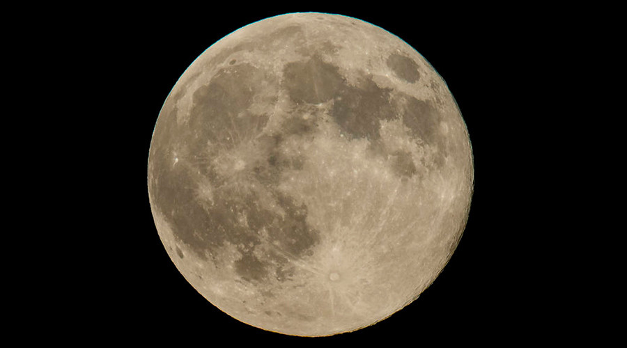 Sun, moon and Earth align for stunning supermoon finale to 2016 (PHOTOS)