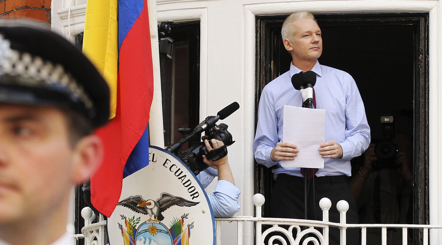 Silencing Assange: ‘US establishment in panic over Clinton WikiLeaks emails’