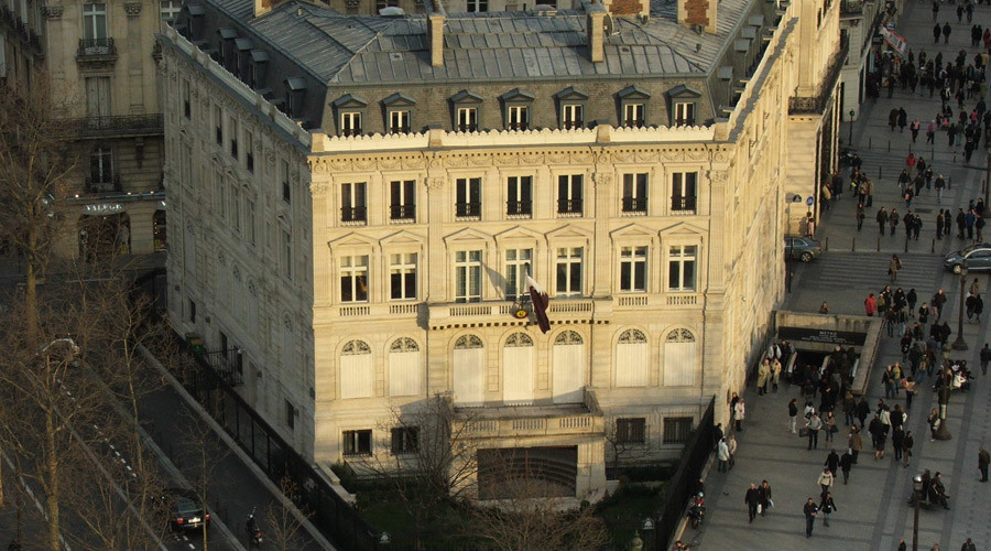 Cost of France-Qatar friendship: New book stirs up sсandal among French governing elite