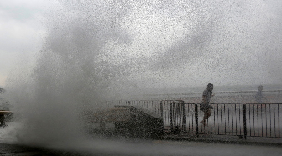 Typhoon Haima strikes China after killing 13 in the Philippines (PHOTOS, VIDEOS)