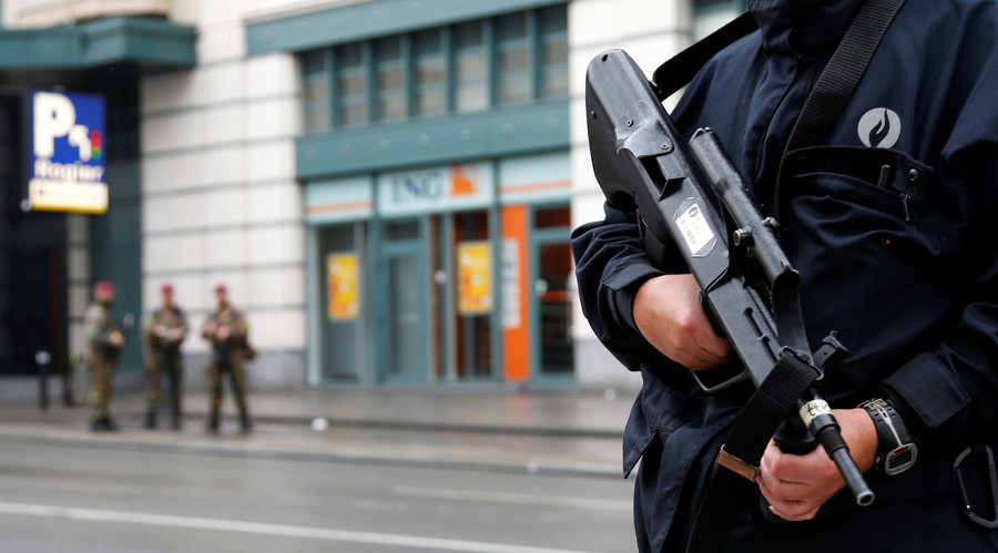 Jewelry thieves with AKs make off with the goods in Belgian shopping mall heist