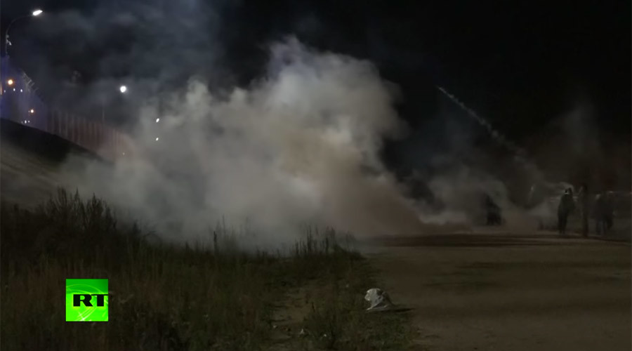 Calais migrants clash with police, get teargassed ahead of camp’s final dismantling (VIDEO)