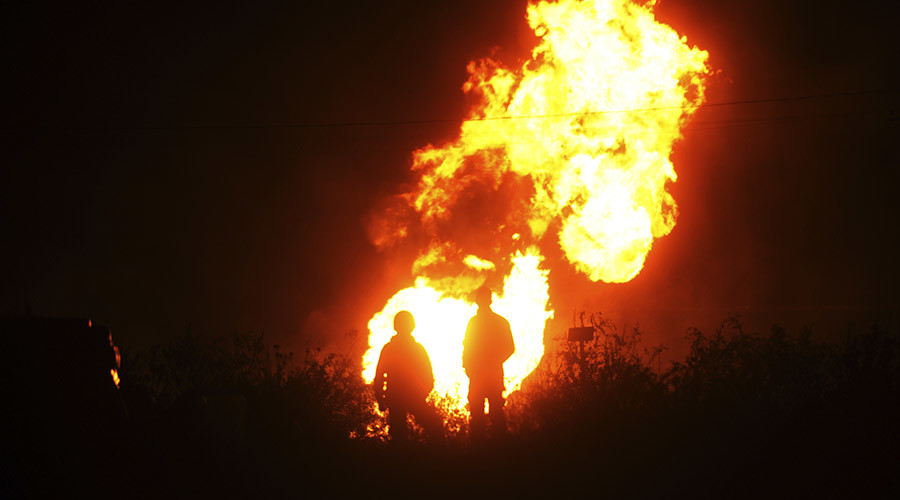 ‘Felt like war’: Huge fire & multiple blasts captured in northeast Italy (VIDEO)