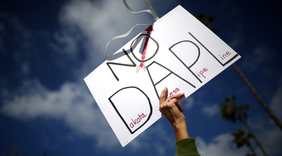 Protesters demonstrate against the Energy Transfer Partners' Dakota Access oil pipeline near the Standing Rock Sioux reservation, in Los Angeles, California, September 13, 2016. © Lucy Nicholson