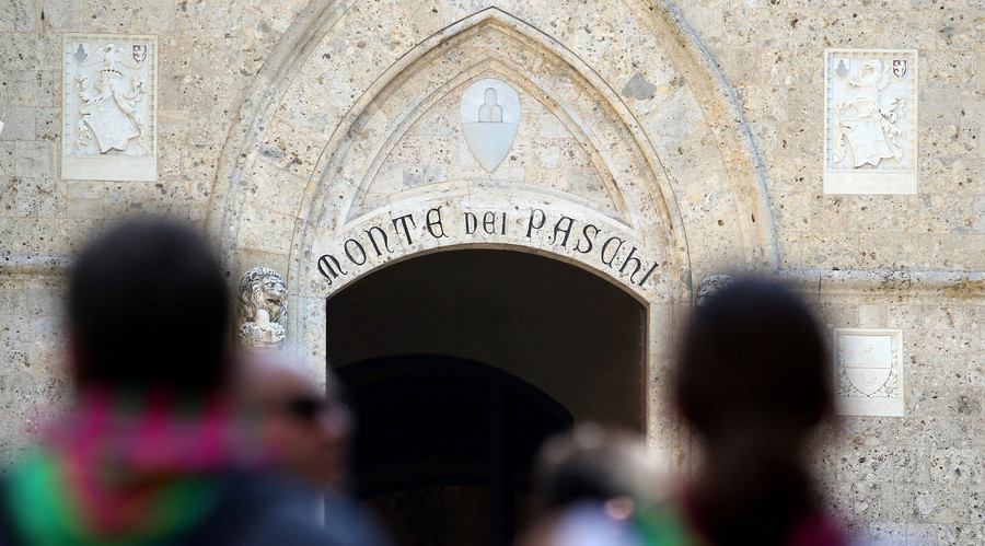 The entrance of Monte dei Paschi bank headquarters, Siena, Italy. © Stefano Rellandini