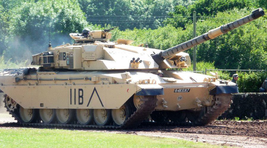Battle of the sexes: Women soldiers to serve in tank crews in 2017