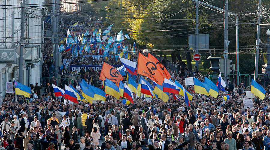 Almost half of all Russians want warmer relations with Ukraine poll shows