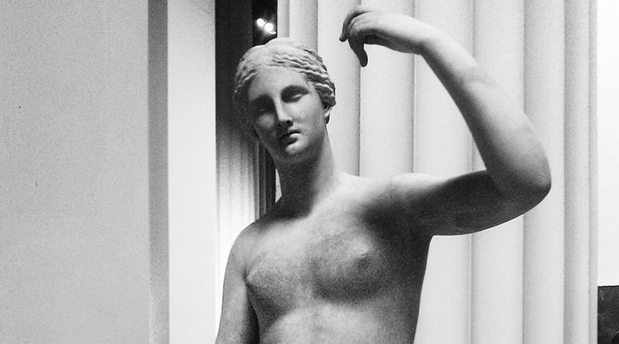 Waitress accidentally breaks ancient Roman statue at British Museum
