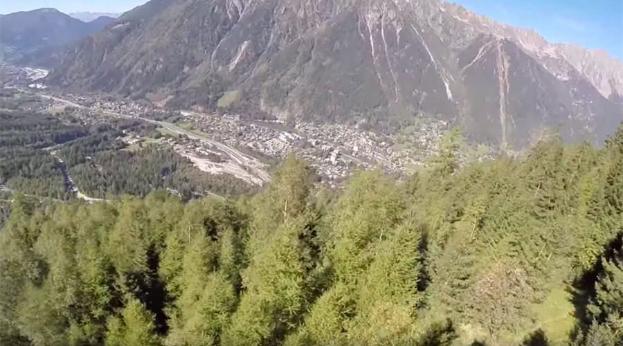 Terrifying wingsuit crash caught on camera