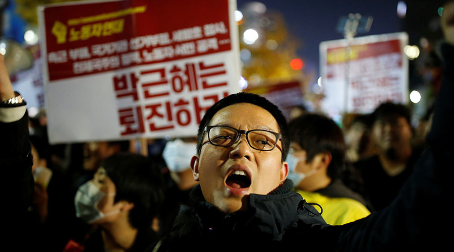 Thousands take to streets in S. Korea as corruption scandal involving president deepens (VIDEO)