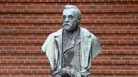 Statue of Swedish inventor Alfred Nobel, who founded the Nobel Prize. © Jonathan Nackstrand