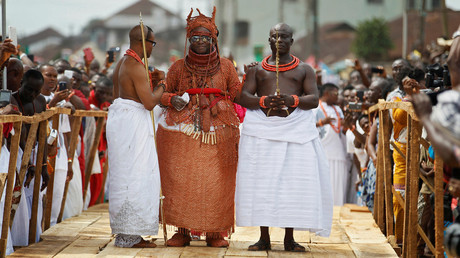 Oba of Benin Kingdom Eheneden Erediauwa is guided across a symbolic bridge by the palace chiefs during his coronation in Benin city, Nigeria, October 20, 2016. © Akintunde Akinleye